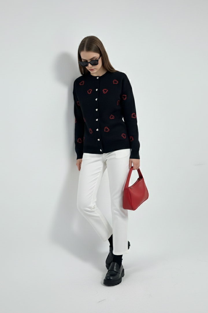 Bisiklet Yaka Kalp Düğme ve Kalpler Nakışlı Triko Hırka