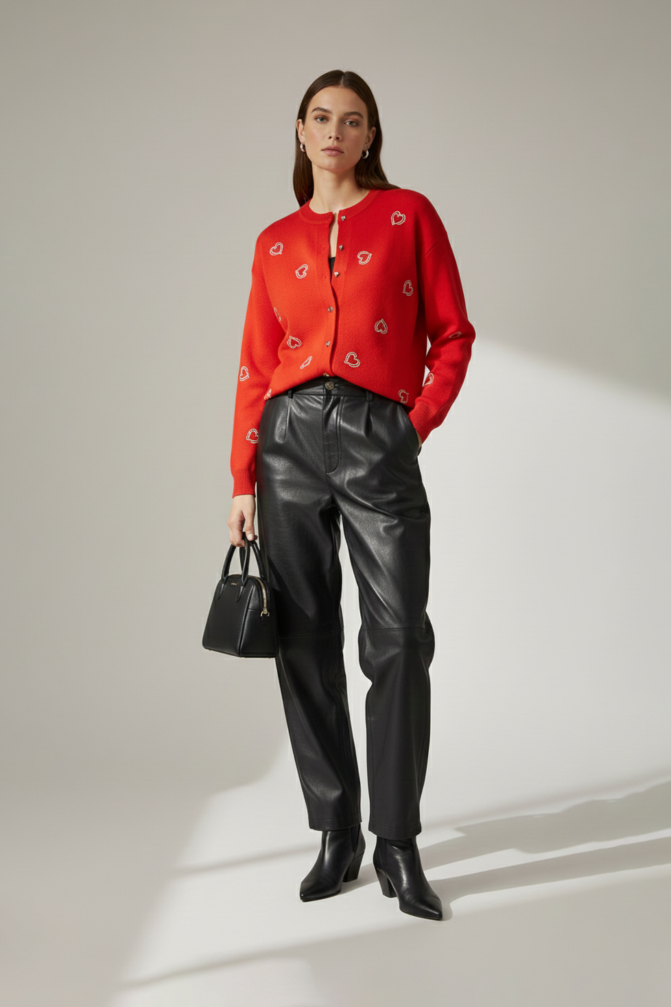 Bisiklet Yaka Kalp Düğme ve Kalpler Nakışlı Triko Hırka