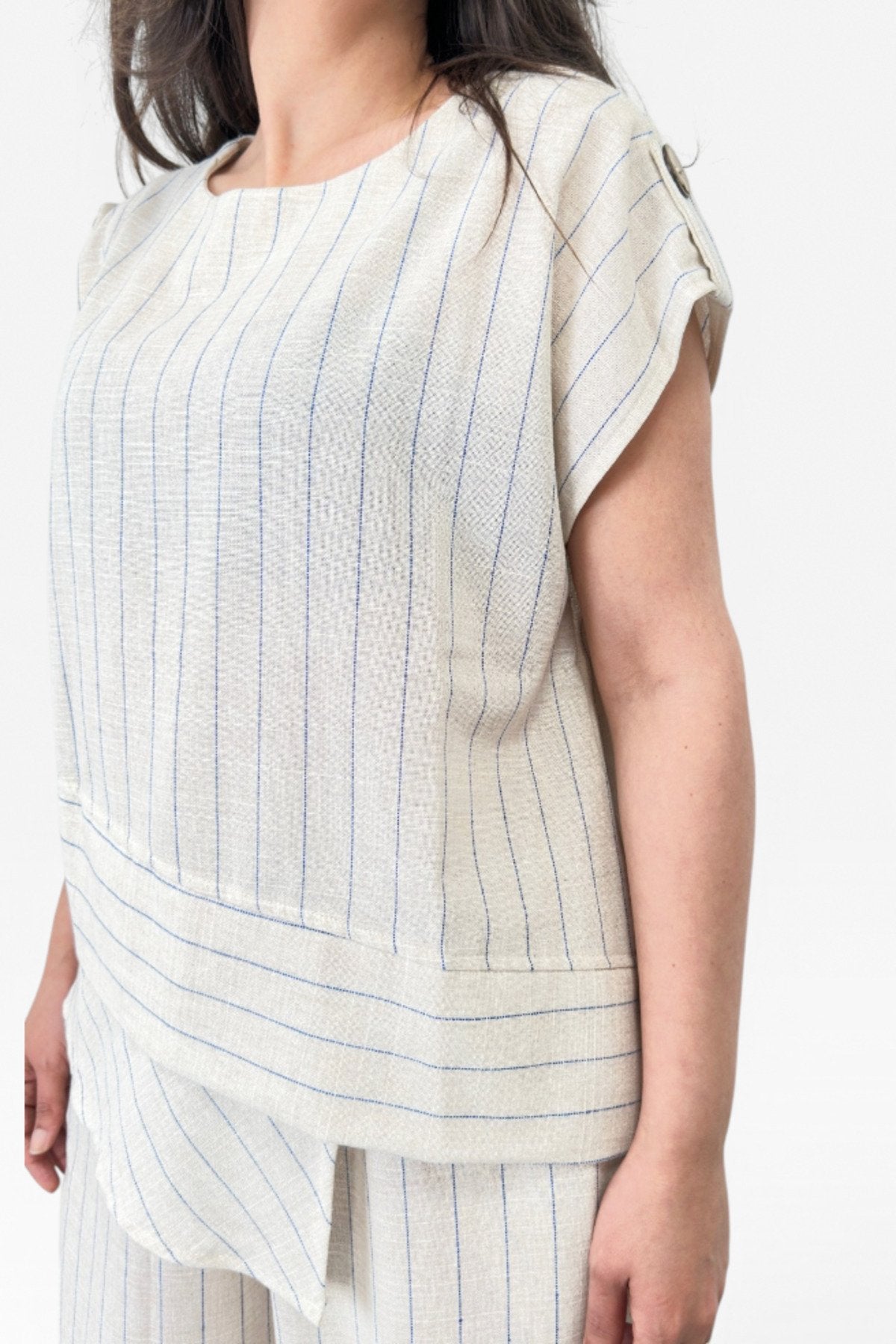 Asimetrik Kesim Çizgili Keten Bluz ve Pantolon Takım