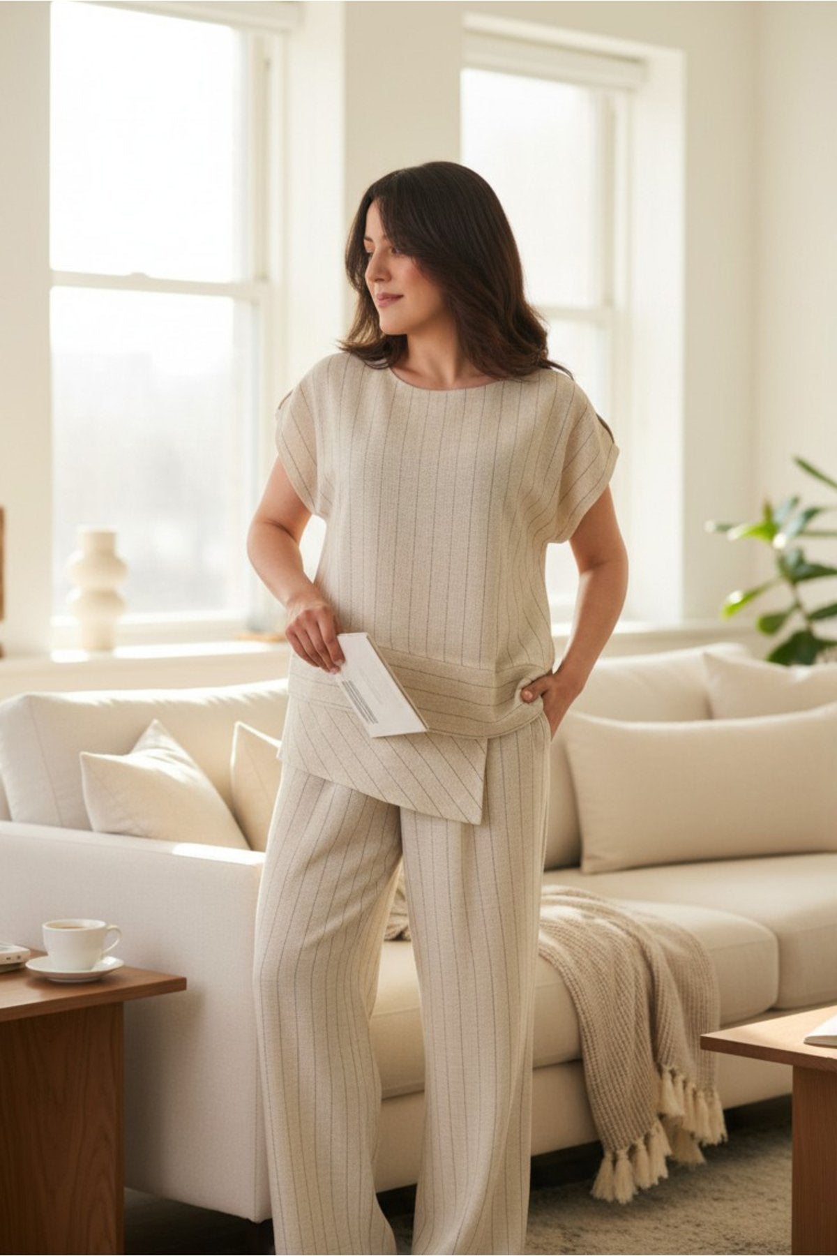 Asimetrik Kesim Çizgili Keten Bluz ve Pantolon Takım