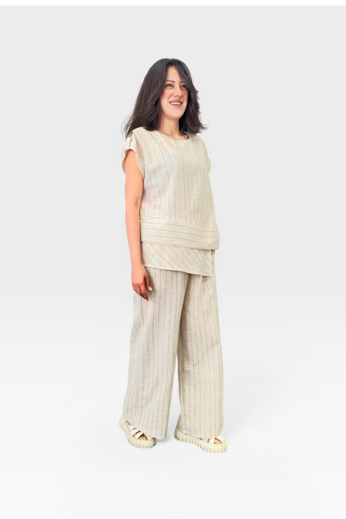 Asimetrik Kesim Çizgili Keten Bluz ve Pantolon Takım