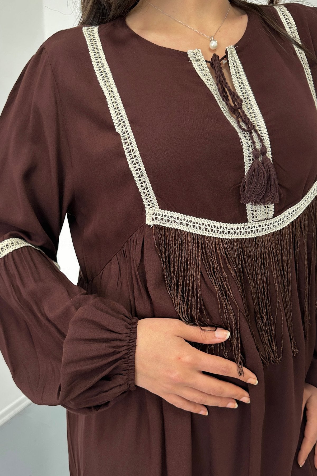 Bağcıklı Yaka Püskül Detaylı Dantel İşlemeli Balon Kollu Mini Elbise