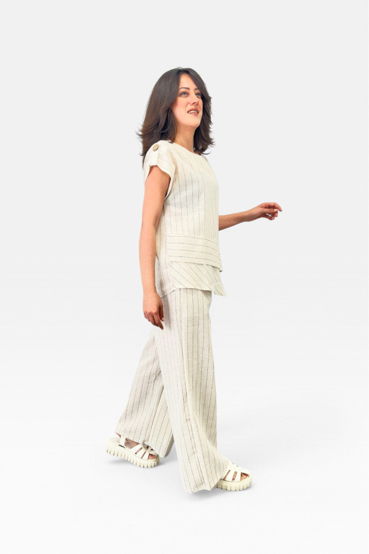 Asimetrik Kesim Çizgili Keten Bluz ve Pantolon Takım