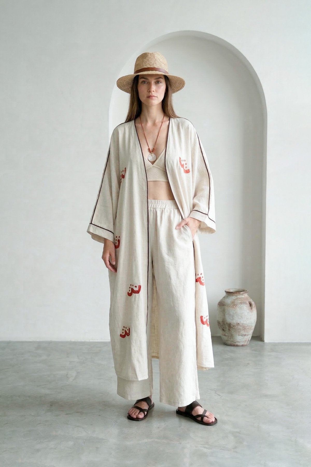 Bej Keten 2'li Takım - Kahverengi Biyeli ve Kırmızı Nakış Detaylı Bohem Kimono Takım