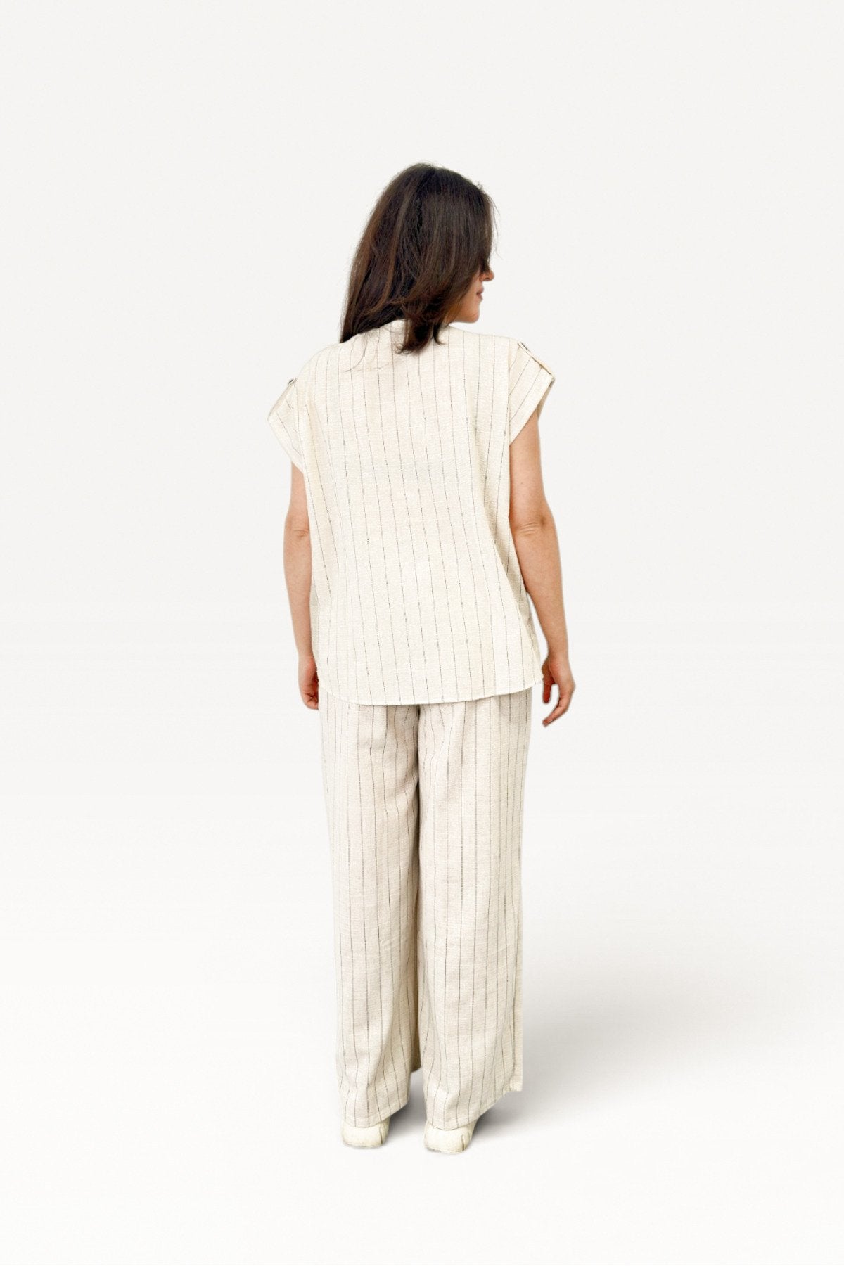 Asimetrik Kesim Çizgili Keten Bluz ve Pantolon Takım