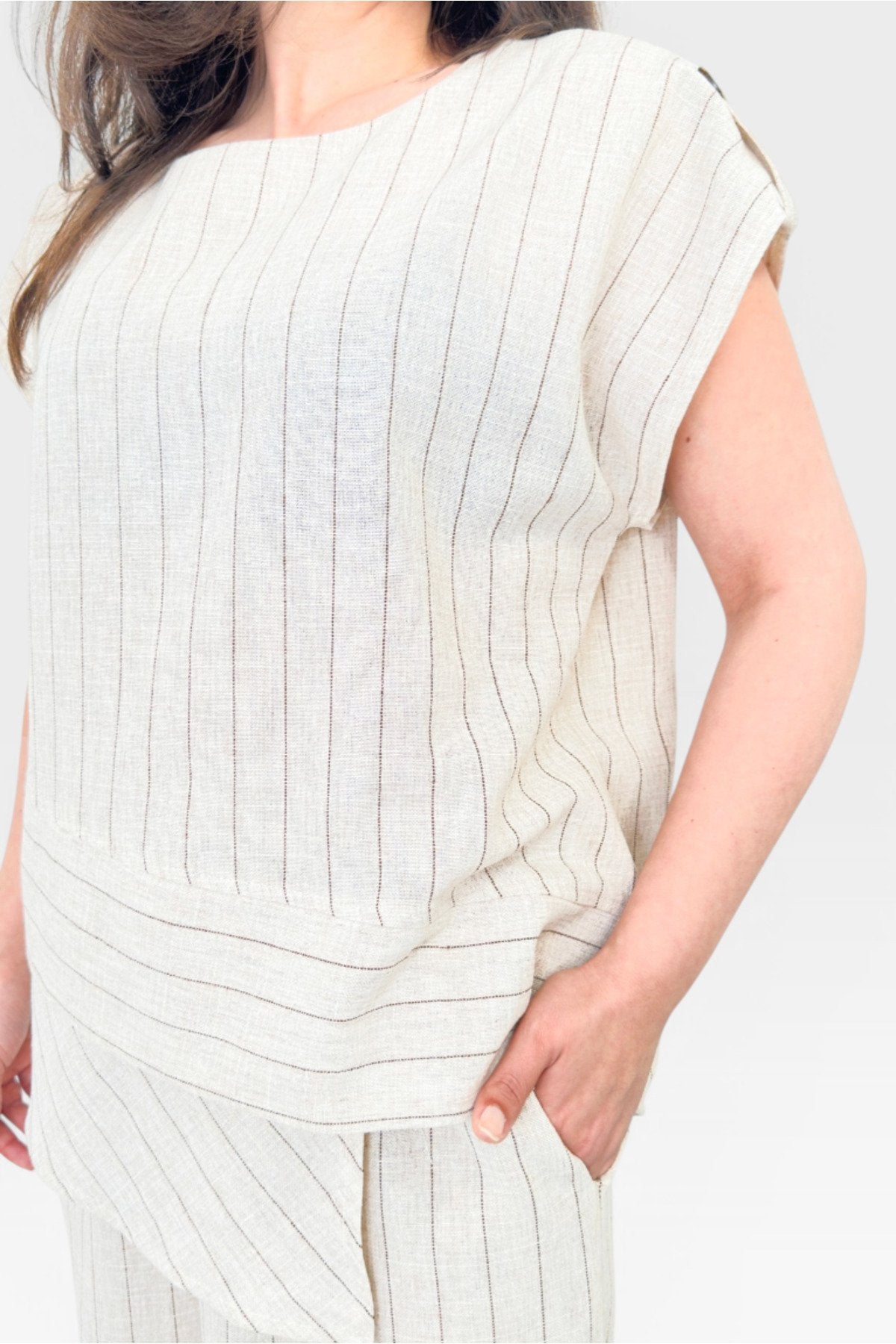 Asimetrik Kesim Çizgili Keten Bluz ve Pantolon Takım